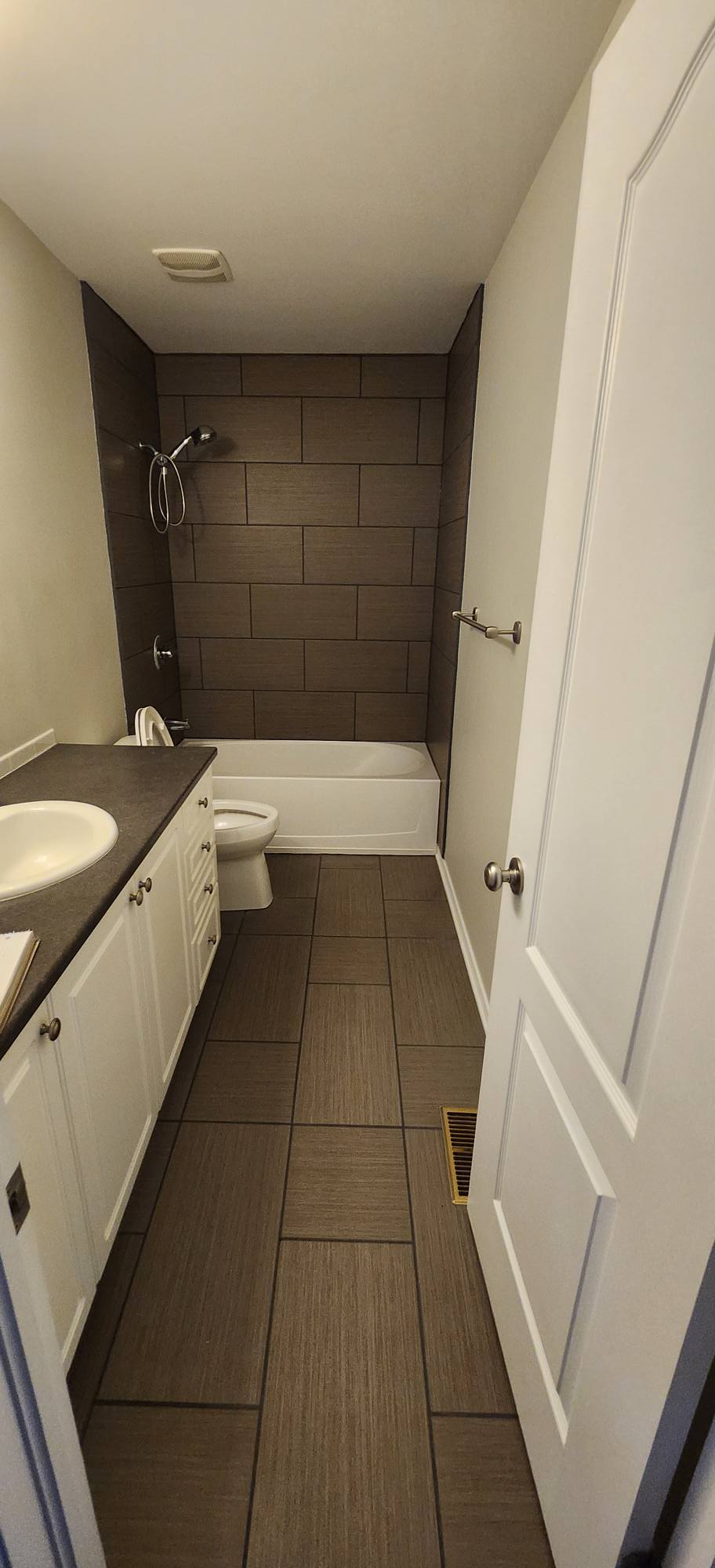 A small bathroom renovation in Kanata - Before